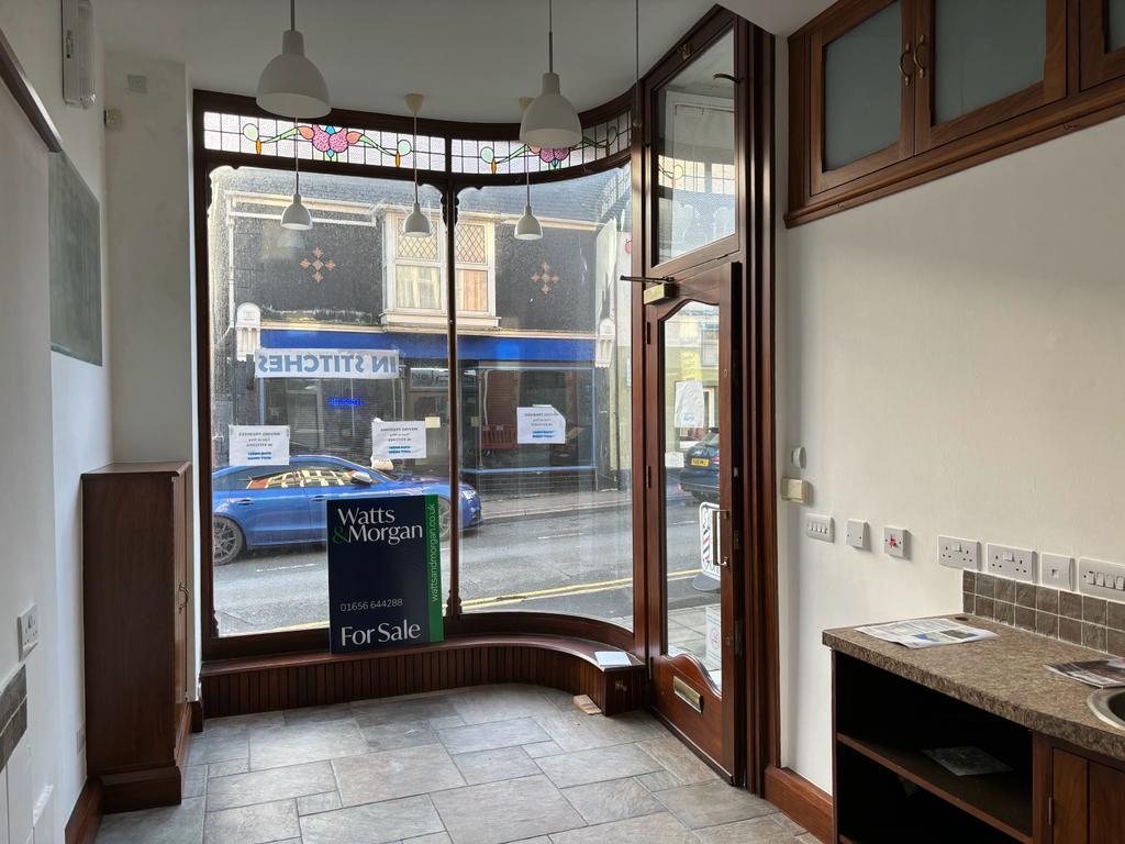 Ground Floor Retail Unit, 17 B New Road, Porthcawl, CF36 5DL
